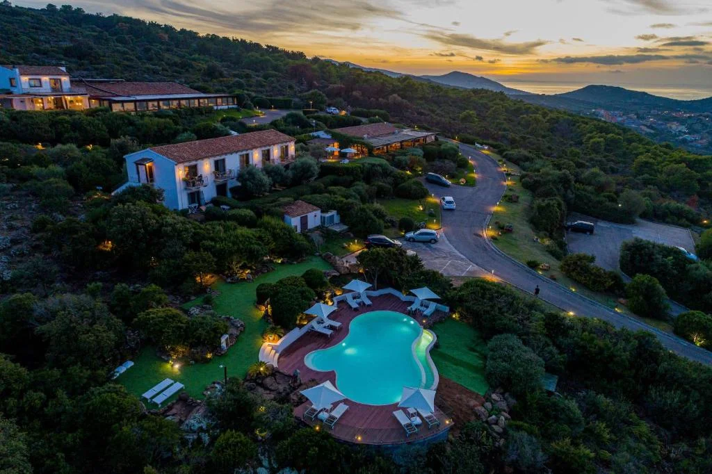 Goedkoop-luxe-hotel-betaalbaar-Sardinie-resort billig luxushotel bezahlbares sardinien