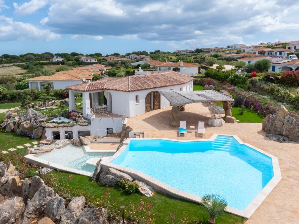 Boutique-Hotel für Erwachsene auf Sardinien mit Pool und modernen Zimmern