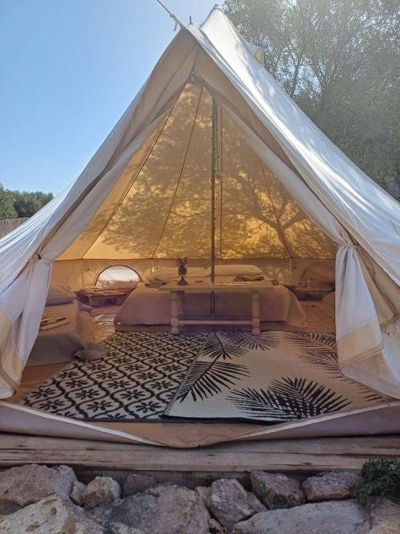 Kleines glamping innenland Sardinien schwimbad schöne platze
