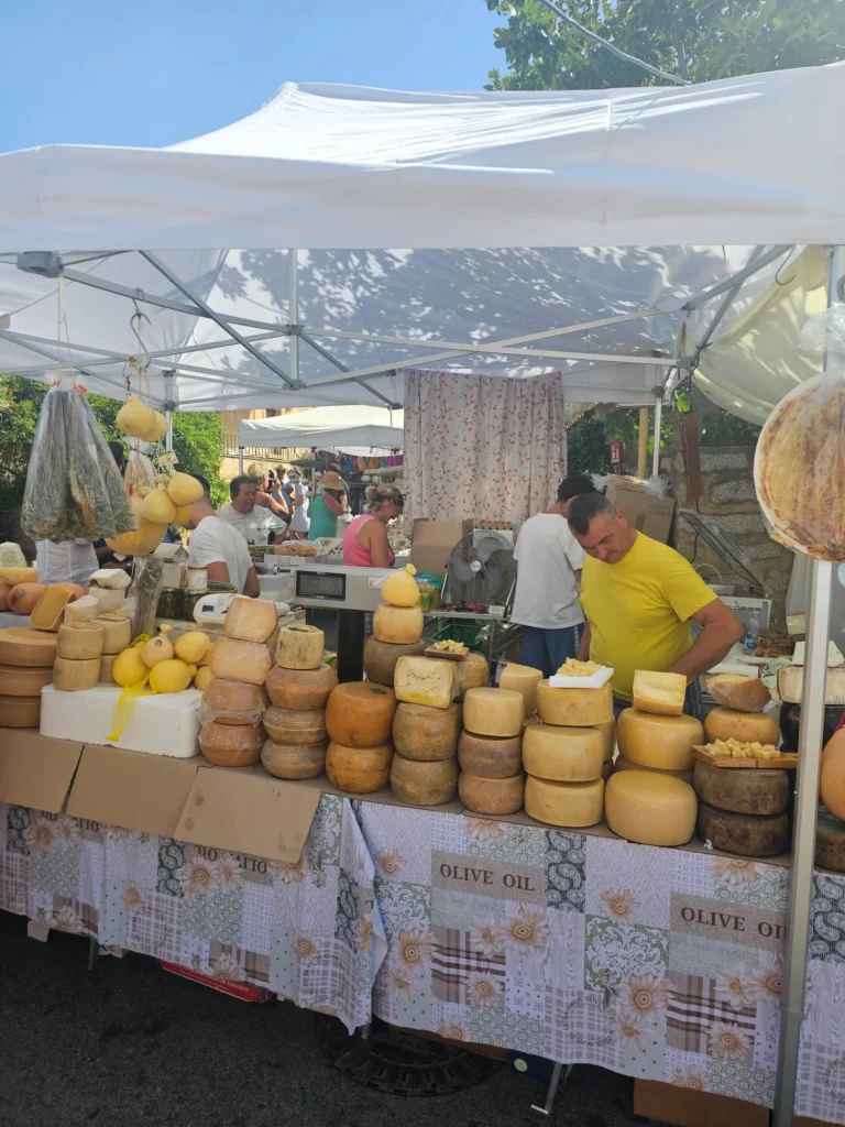 Markte Sardinien Donnerstag San Pantaleo